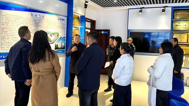 滎陽臺辦組織企業家參訪標桿企業共話合作 滎陽臺辦組織企業家參訪標桿企業共話合作