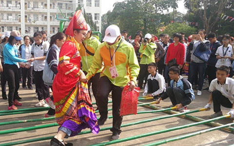 桂臺青少年在廣西開展校園民族文化交流活動