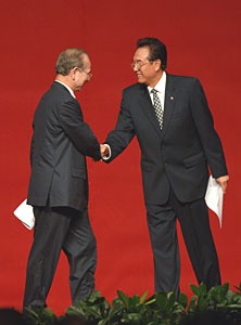 Chen Yunlin (R), director of the Taiwan Work Office of the Communist Party of China (CPC) Central Committee, shakes hands with Lin Fong-cheng, vice president of Chinese Kuomintang (KMT) "National Policy Foundation", during the closing ceremony of the Cross-Strait Agricultural Cooperation Forum in Boao of China's southernmost island province of Hainan, on Oct. 17, 2006.