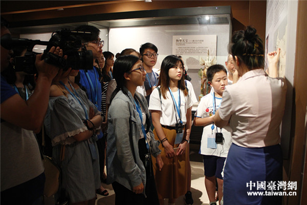 兩岸青年學生參觀河南博物館