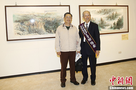 義助兩岸癌童八旬畫家邱伯安臺北舉辦圓夢畫展