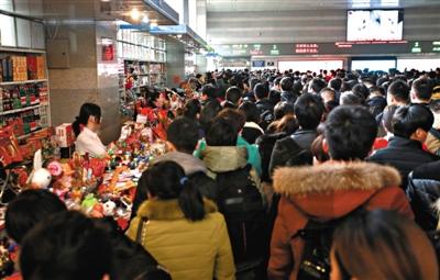 春運進入節前返程高峰 大年初二增發車次可購票