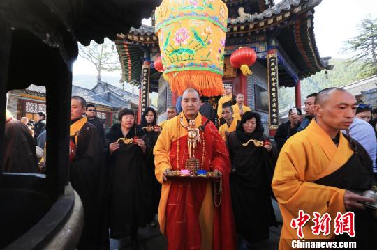 山西五台山舉行千僧齋法會慶祝佛主聖誕（圖）