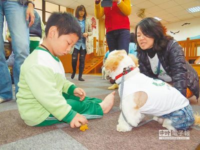 狗醫生伴讀萌萌療愈身障學童心靈（圖）