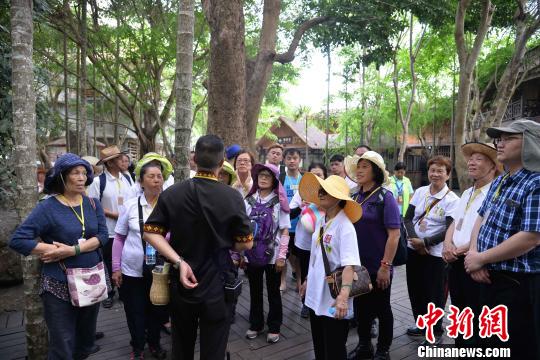 臺灣500余位宗教界人士領略海南自然風光和黎苗文化