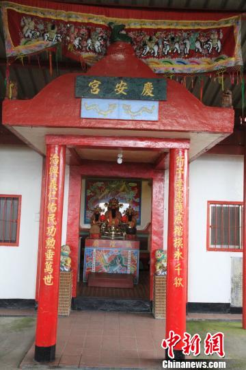 1979年集資建成的“慶安宮”主祀城隍爺 徐德金 攝
