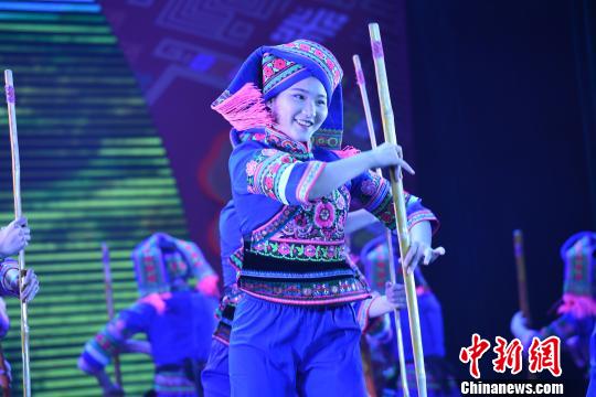 桂臺民眾“三月三”聯誼晚會舉行知名歌手趙傳獻唱