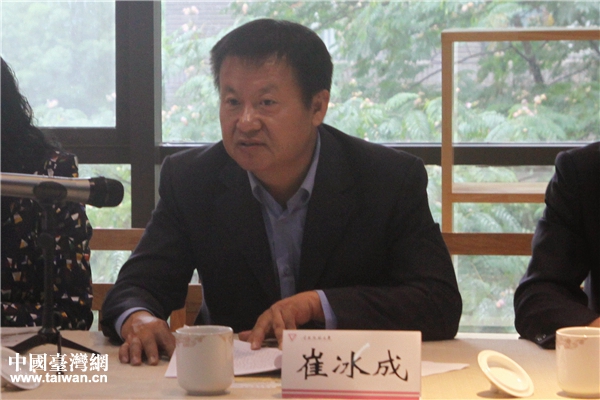 雲南省臺辦副主任崔冰成在座談會上致辭