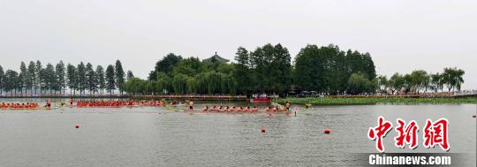 武漢東湖舉行端午龍舟賽70多支隊伍參賽創新高