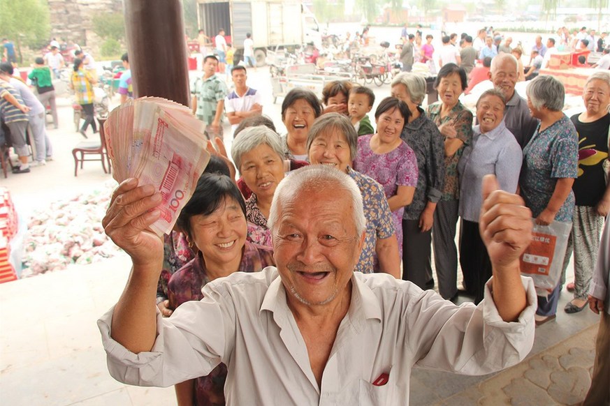 河北一民企老闆中秋掏80萬給村民發福利