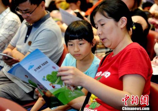上海小學生每人年均讀書超15本童書閱讀佔主流