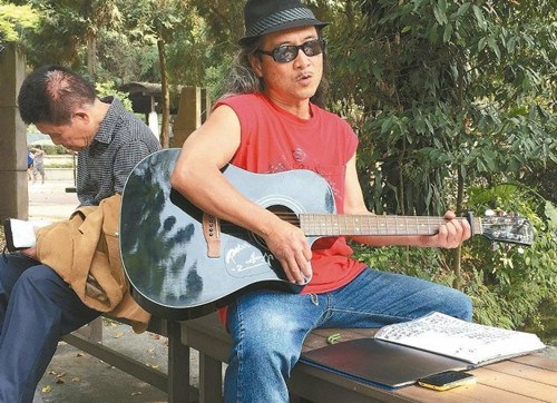 臺灣61歲公園歌手嗓音似汪峰想參加《好聲音》