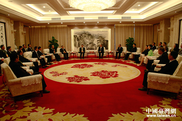 16日上午，中國統促會名譽副會長桑國衛會見非洲統促會聯合訪問團