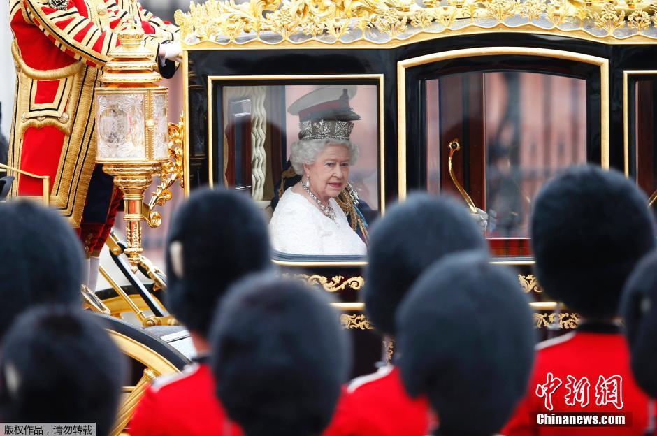 英女王全新御用馬車亮相 車身鑲400片金箔逾十年打造