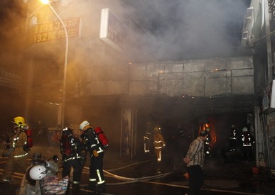 　臺南市東門城圓環旁一家早餐店清晨火警。（臺媒圖）