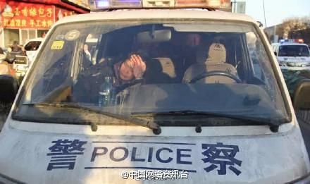 傳銷人員持磚襲警現場曝光 多名民警受傷(組圖)