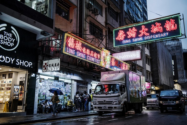 港媒稱香港名藥房成大陸游客聖地 山寨店四起