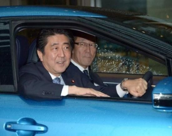 豐田新車請首相安倍代言 中國經銷商叫苦不迭