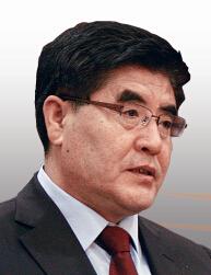 中石化董事長王玉普 58歲的王玉普早年間在大慶油田任職，他從一名普通技術員做到大慶油田董事長、總經理，2009年任黑龍江省副省長，2013年任中國工程院黨組副書記、副院長，被明確為正部級。