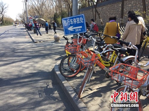 共用單車越來越多，出現在大街小巷。<a target='_blank' href='http://www.chinanews.com/' _fcksavedurl='http://www.chinanews.com/' ></table><p  align=