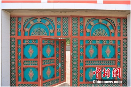 庫爾班江·努拉卡力帶有維吾爾族圖案的院門 受訪方供圖