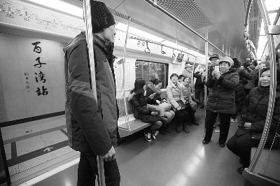 北京地鐵調價首日客流降一成上午補數百張超程車票