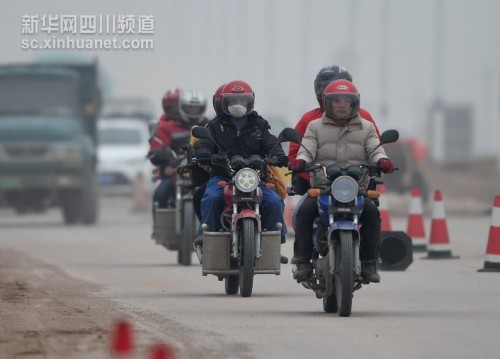 （來自一線的調查報告·圖文互動）（1）不畏風雨 只為回家——新華社記者隨摩托車大軍千里騎行返鄉記