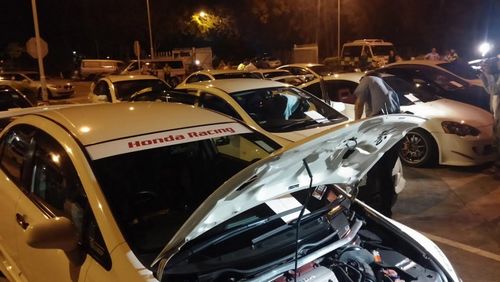香港警方截獲10輛改裝私家車疑非法賽車