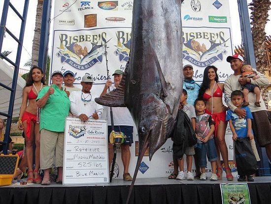 墨西哥女子釣700斤大魚贏200萬元獎金(圖)