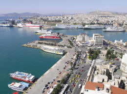 圖為希臘當地最大的集裝箱碼頭比雷埃夫斯港