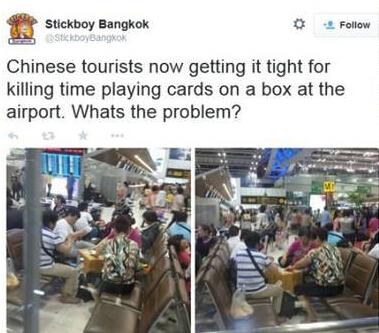 中國大媽在曼谷機場圍成圈打牌 遭泰國人痛批