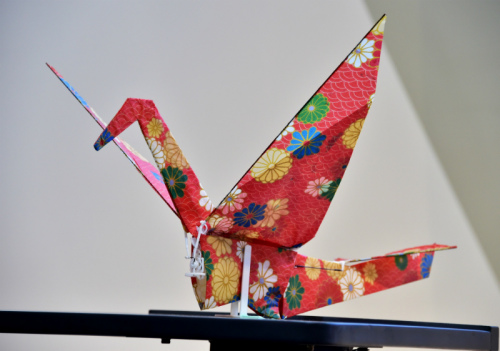東京科技展:機器人打乒乓 紙鶴能展翅飛翔(圖)