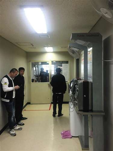 百餘中國遊客韓國被關小黑屋