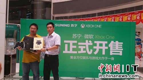 微軟Xbox正式登陸 國內首名購買者蘇寧誕生