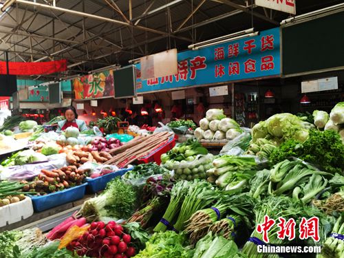北京西城區一家農貿市場的菜攤。中新網 種卿攝