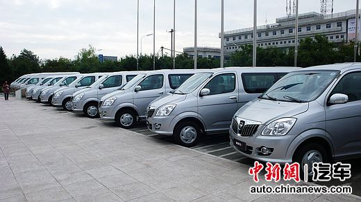 福田再出征APEC 向APEC籌委會交付400輛車