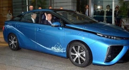 豐田新車請首相安倍代言 中國經銷商叫苦不迭