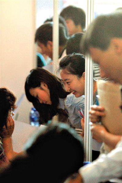 北京基層公務員：工作8年收入剛破5千養娃都難