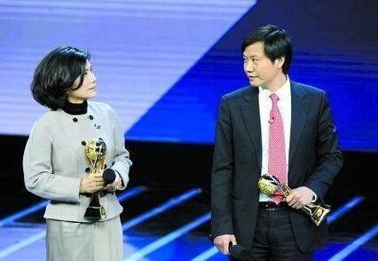 2013年年底，在中央電視臺中國經濟年度人物頒獎典禮上，董明珠與雷軍有場十億元賭約。