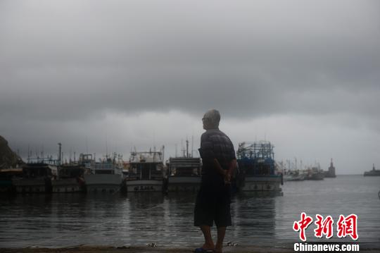 組圖：“潭美”逼近臺灣發佈海陸颱風警報