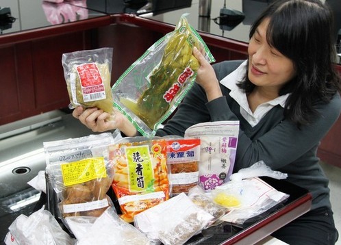 臺灣家樂福等業者販售産品被檢出多種添加劑超標