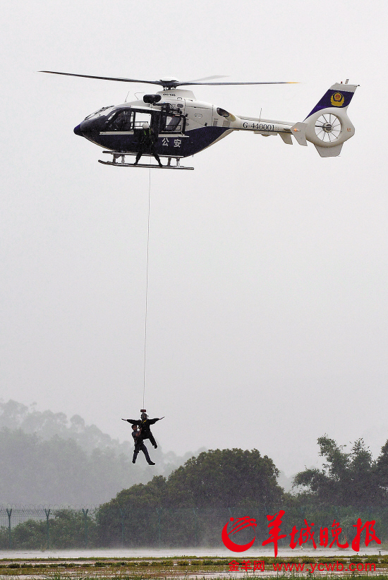 　　警務飛行隊成立至今，多次在反恐處置、救災搜救等任務中發揮重大作用