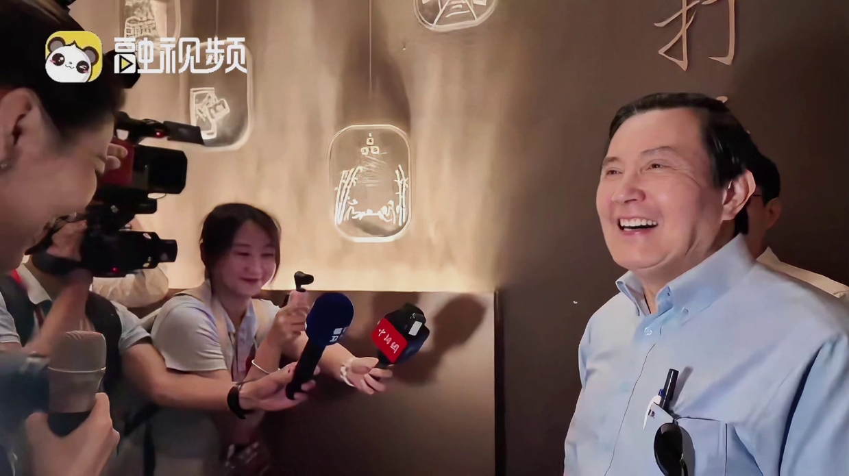 馬英九參觀廈門航空，大“秀”他的“閩南語”！