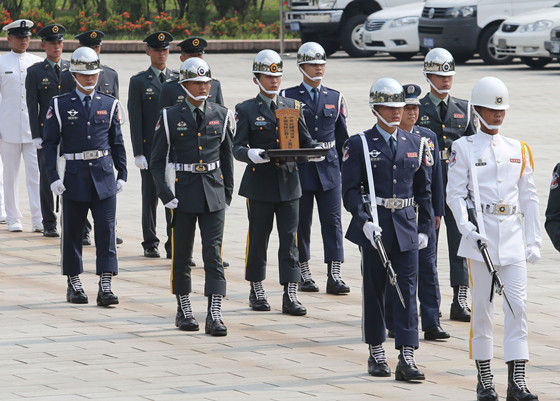 臺灣迎遠征軍緬甸陣亡將士英靈入“忠烈祠”