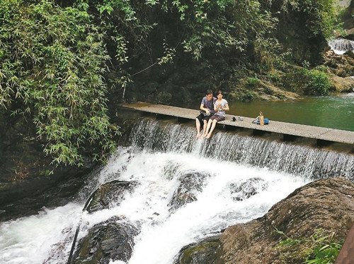 消暑好去處臺灣屏東涼山瀑布蝴蝶帶路（圖）