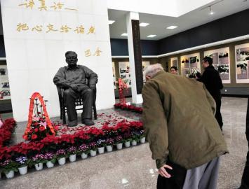 巴金誕辰110週年 馬識途為巴金紀念館開館揭牌 巴金誕辰110週年 馬識途為巴金紀念館開館揭牌