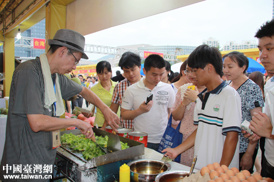 廈門市民排隊搶購臺灣夜市金牌小吃