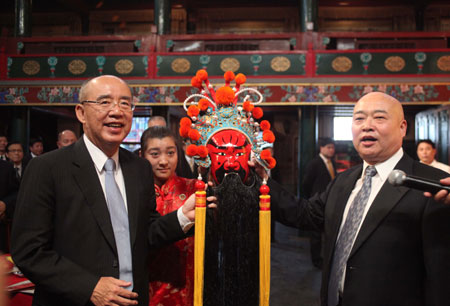 Kuomintang (KMT) Chairman Wu Poh-hsiung (L, Front), receives a gift, a Beijing opera mask of Guanyu who is general serving under the warlord Liubei during the late Eastern Han Dynasty and Three Kingdoms era of China, at Huguang Guildhall in Beijing, capital of China, on May 25, 2009.