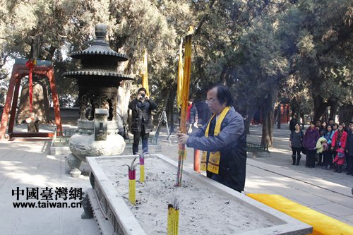 臺灣青年學生赴陜西黃帝陵尋根祭祖