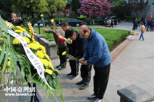 臺北市常德同鄉會理事長郭中一、中國國民黨黃復興黃國良黨部副主委高崇雲一行拜祭常德會戰陣亡將士紀念碑